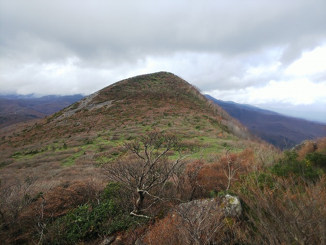 あとの登り返しは鬼面山のみ